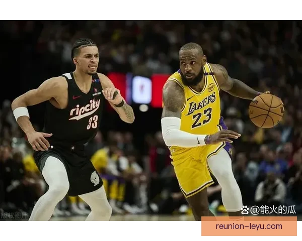 詹姆斯复出砍三双湖人强势反弹西部格局再起波澜引爆球迷热议焦点之战