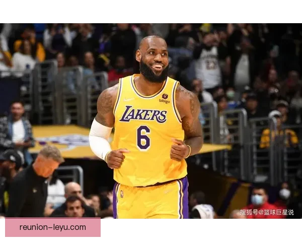 湖人詹姆斯伤愈复出助队逆转勇士迎来关键胜利