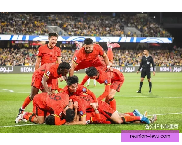 世界杯赛场风云再起：各国劲旅鏖战小组赛精彩瞬间