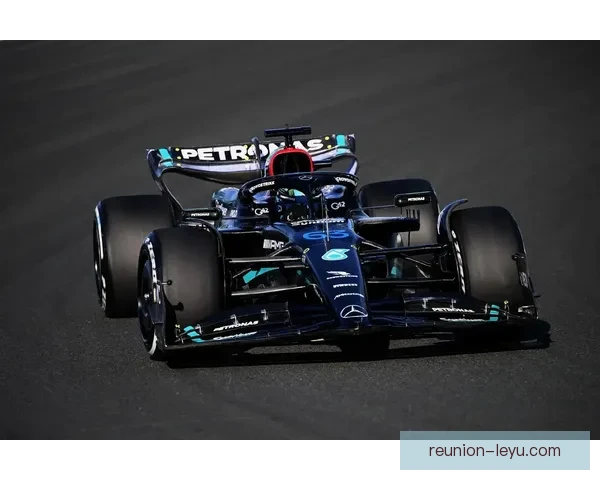 梅赛德斯车队策略调整引发F1新赛季竞争格局激烈变化